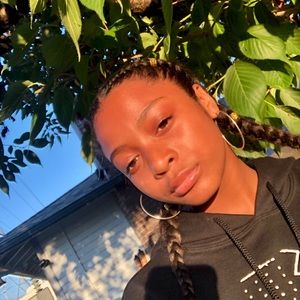 Meet your Posher, Christiana